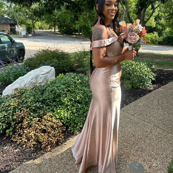 David's GALINA SIGNATURE
sculpting satin off-the-shoulder dress - Picture 3 of 3